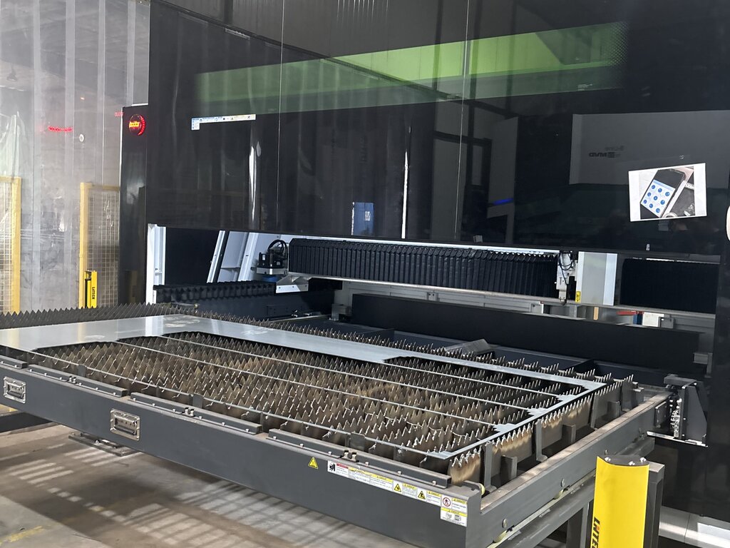 Faserlaser Bodor i7, auf dem wir Zuschnitte für Hagen schneiden